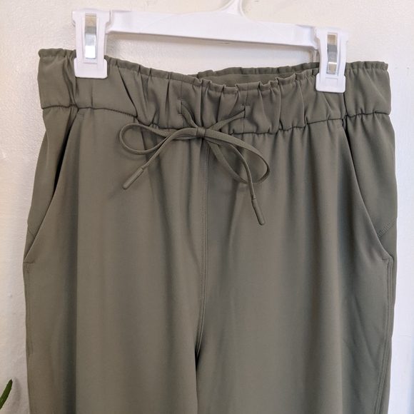 Lululemon Keep Moving 7/8 Drawstring Pants in Rosemary - Picture 4 of 8